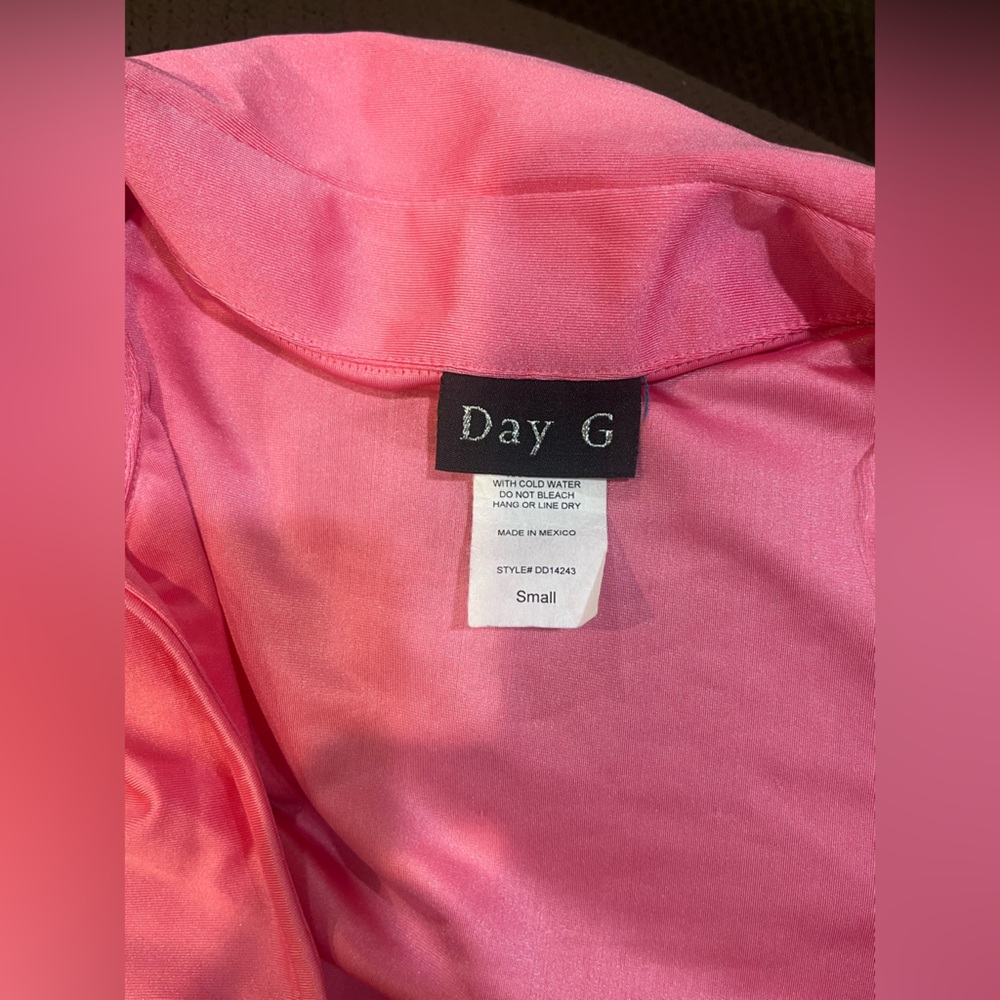Chic Pink Collared Wrap Dress - Picture 5 of 5